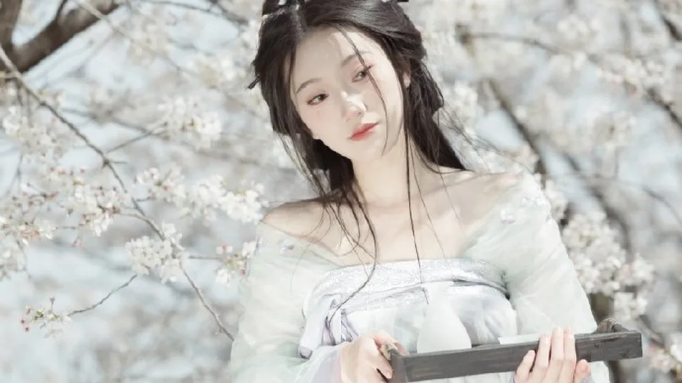 精产品99一久一区一区、AI魔改短剧、原创视频社区：画面信息密度视频观察｜麻豆视频封面