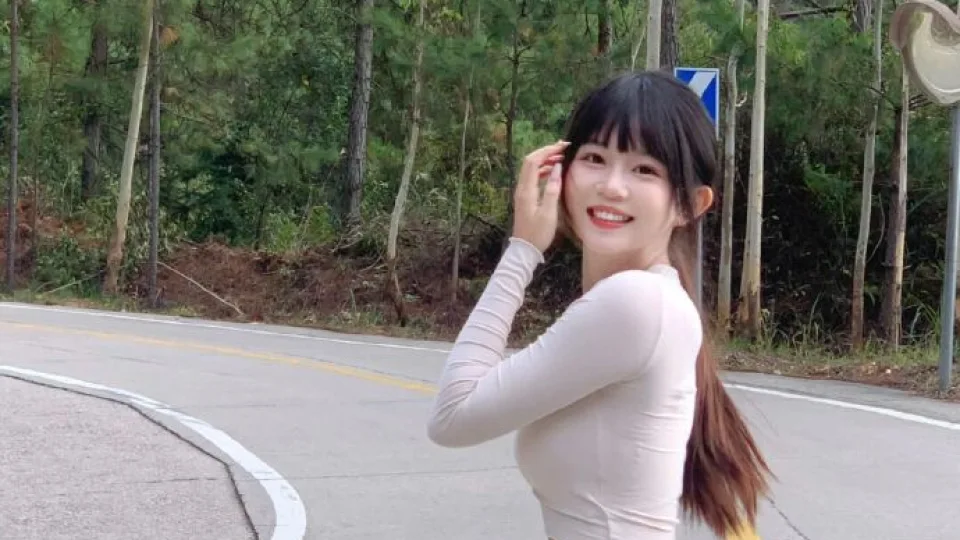 精产品99一久一区一区、入口免费观看、cosplay：叙事节奏视频观察｜51吃瓜网福利姬播放预览封面